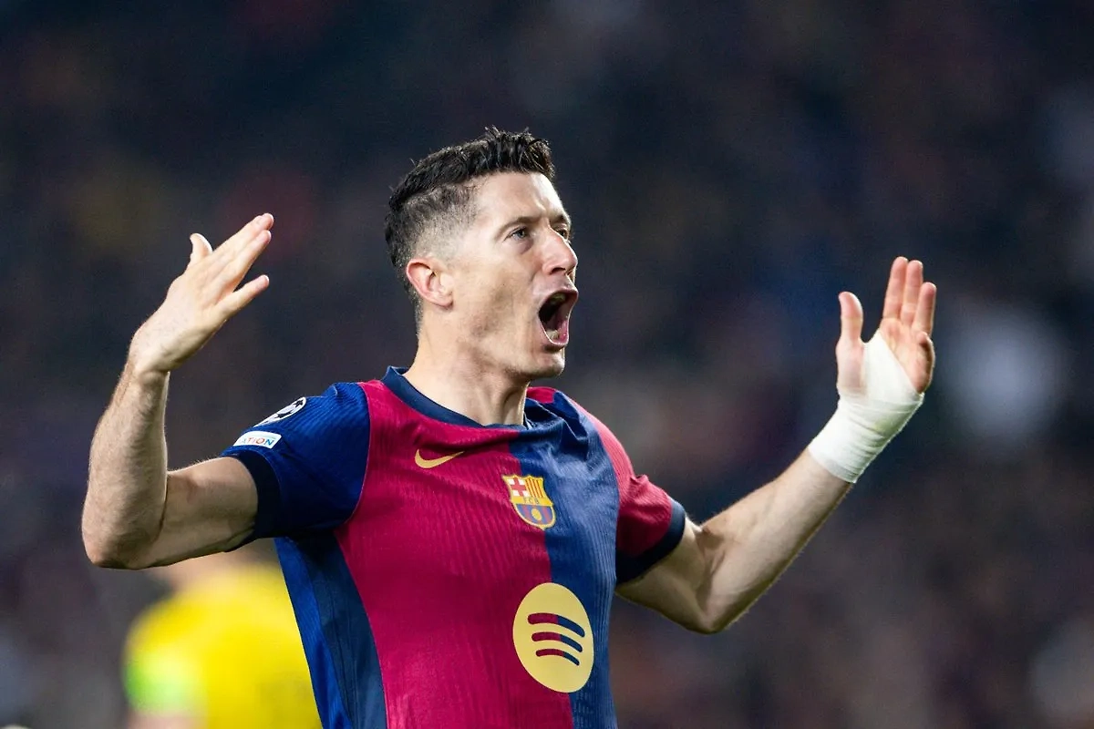 Роберт Левандовский. Обложка © X / FC Barcelona