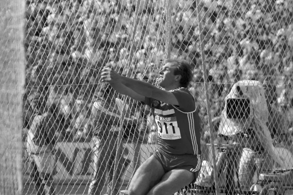 Уже больше 35 лет мировой рекорд по метанию молота держит гражданин СССР. Фото © ТАСС / Игорь Уткин