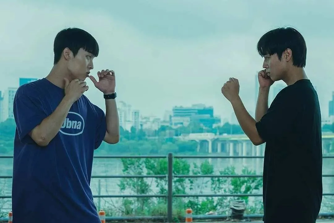 Интересные факты о съёмках дорамы «Слабый герой» 2 сезон. Фото © Кадр из сериала «Слабый герой», режиссёры Ю Су-мин, Пак Тан-хи, сценаристы Ю Су-мин, Ким Джин-сок / Kinopoisk