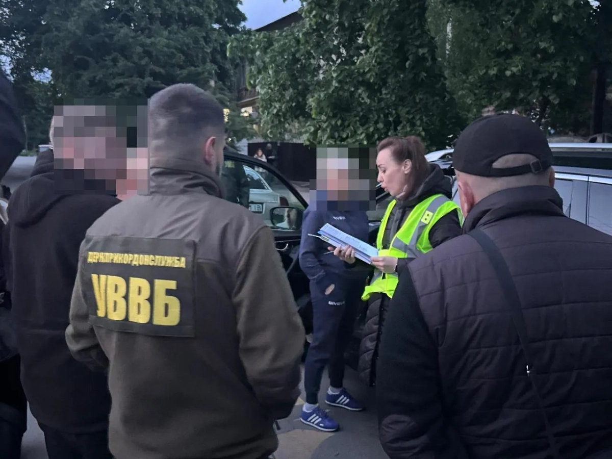 Задержание украинской учительницы географии, перевозившей призывников. Фото © УВВБ Украины