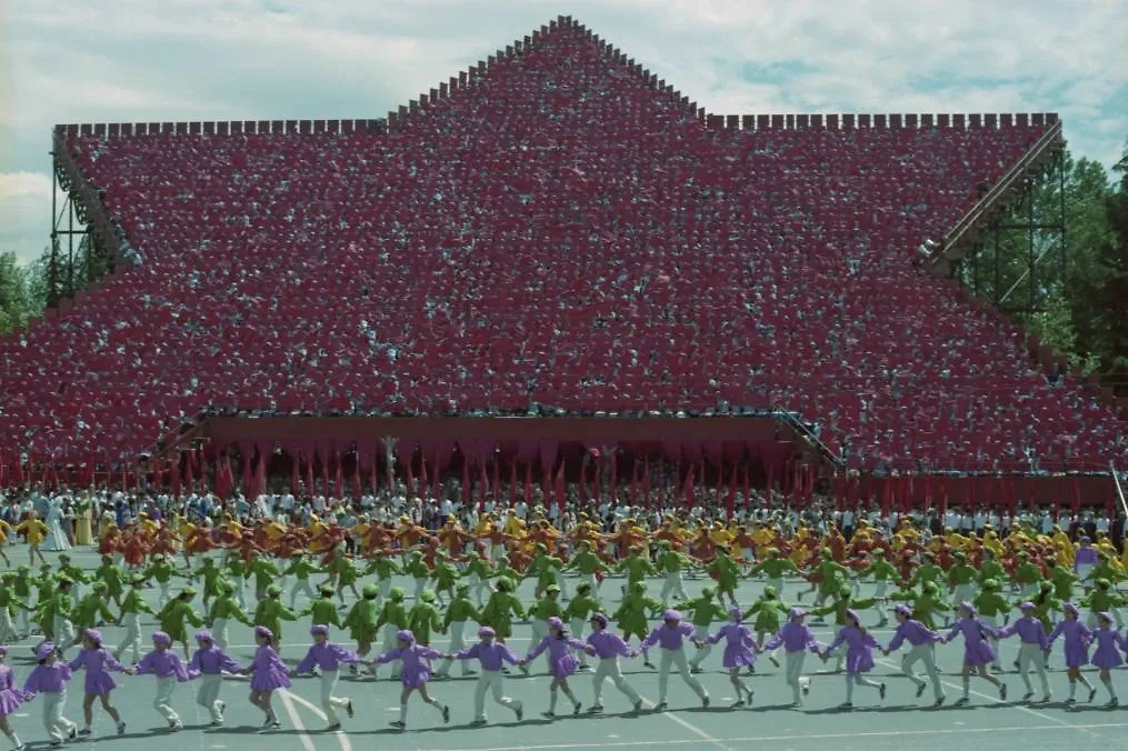 День пионерии в СССР отмечали масштабно. Дети знали, что это их день, а взрослые старались сделать так, чтобы пионеры чувствовали себя главными героями праздника. Фото © Фотохроника ТАСС