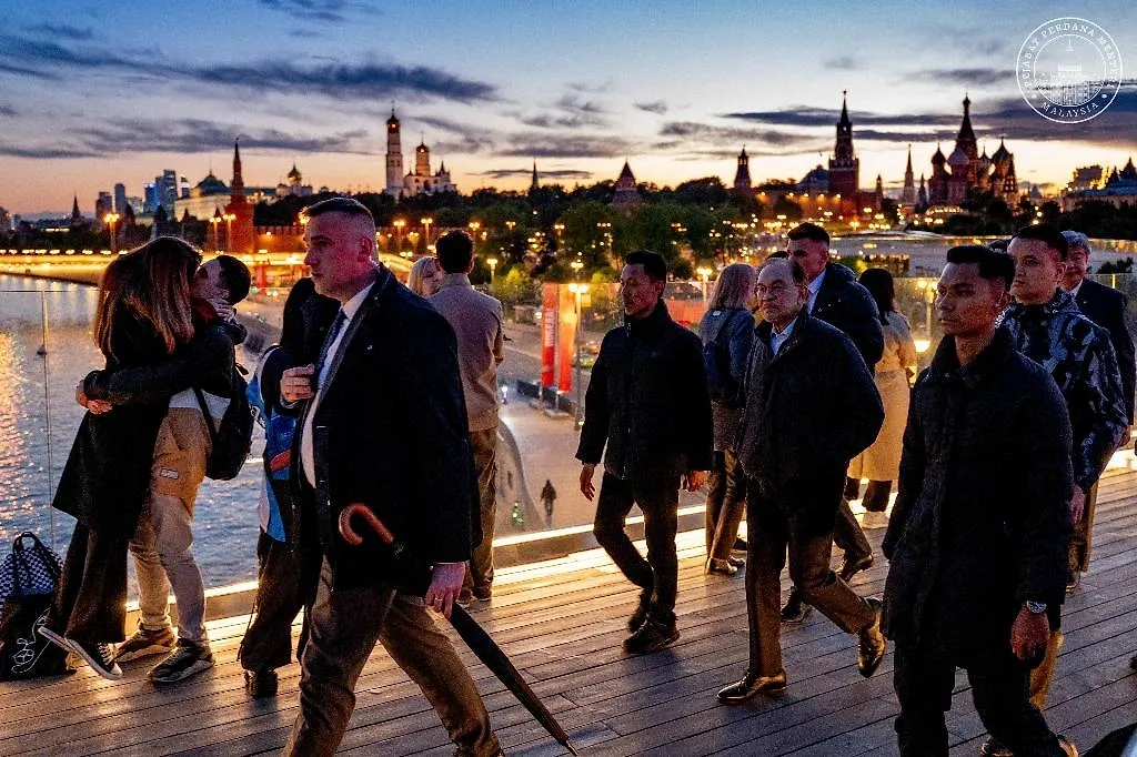 Анвар Ибрагим на парящем мосту. Фото © X / Anwar Ibrahim