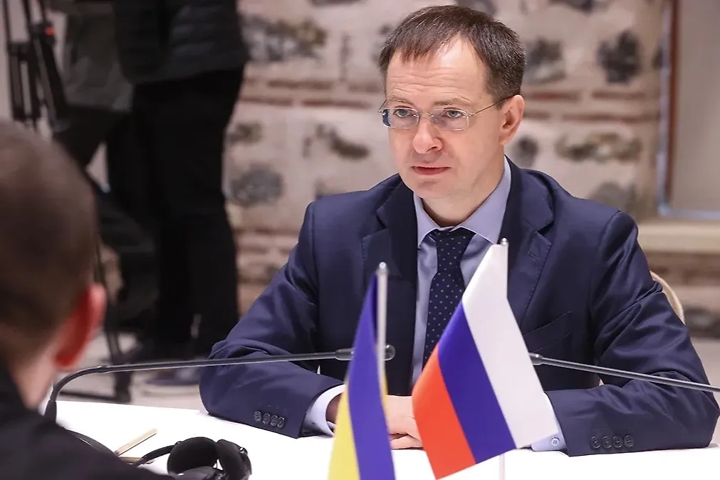 Владимир Мединский во время российско-украинских переговоров в Стамбуле. Фото © ТАСС / Сергей Карпухин