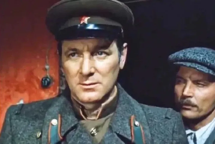 «Место встречи изменить нельзя» — нестареющая классика с Владимиром Высоцким в роли сыщика. Фото © «Место встречи изменить нельзя» (мини-сериал, 1979), режиссёр Станислав Говорухин, сценаристы Аркадий Вайнер, Георгий Вайнер / Kinopoisk