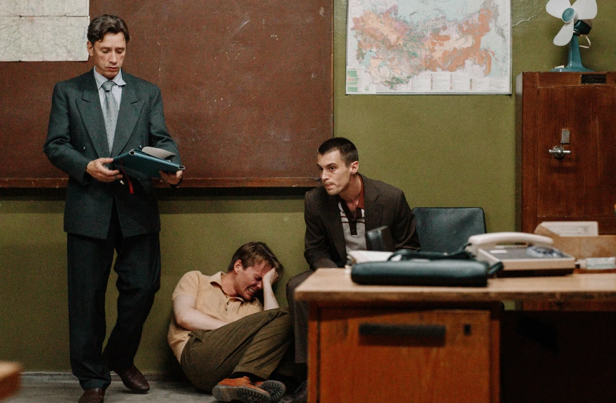 «Фишер» преподнёс зрителю множество интриг. Фото © Кадр из фильма «Фишер», режиссёр Сергей Тарамаев, Любовь Львова, Александр Цой, сценарист Сергей Кальварский, Наталья Капустина / Kinopoisk