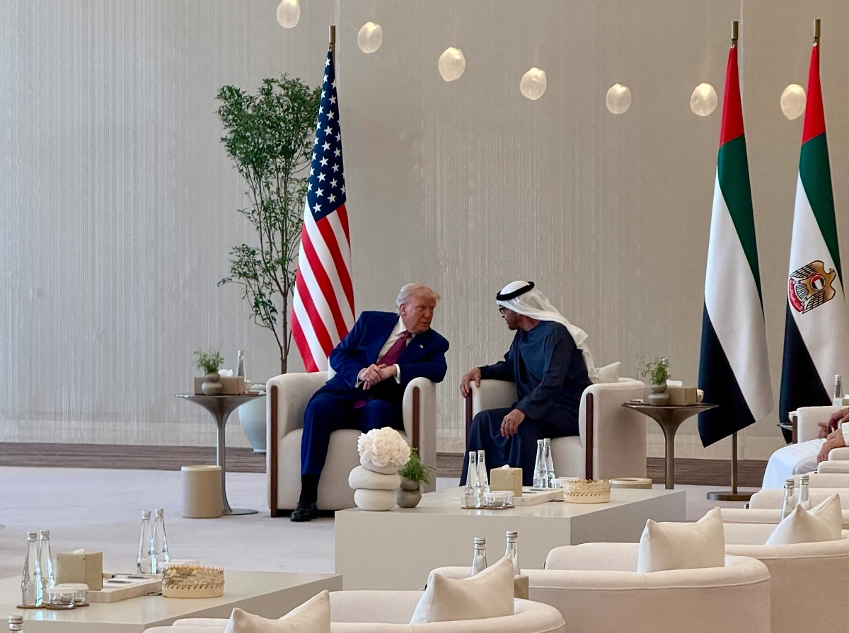 Дональд Трамп прилетел в ОАЭ. Обложка © Х / MargoMartin47