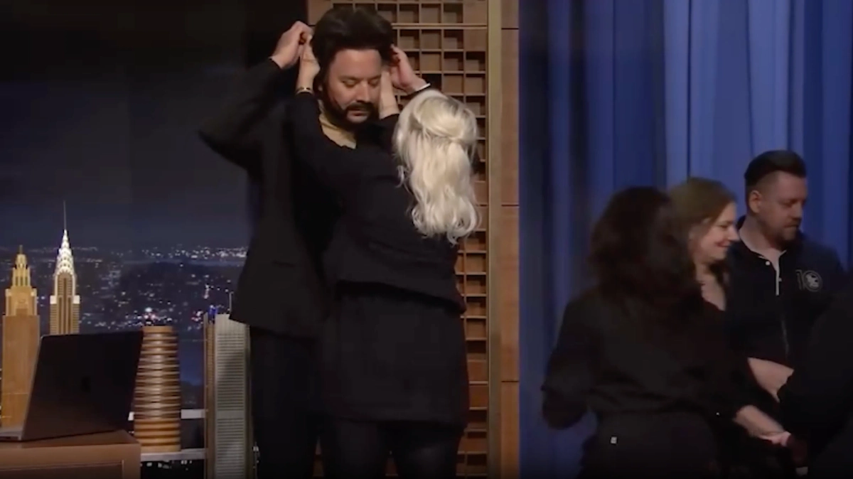Фэллон перевоплощается в Киркорова Фото © YouTube / The Tonight Show Starring Jimmy Fallon