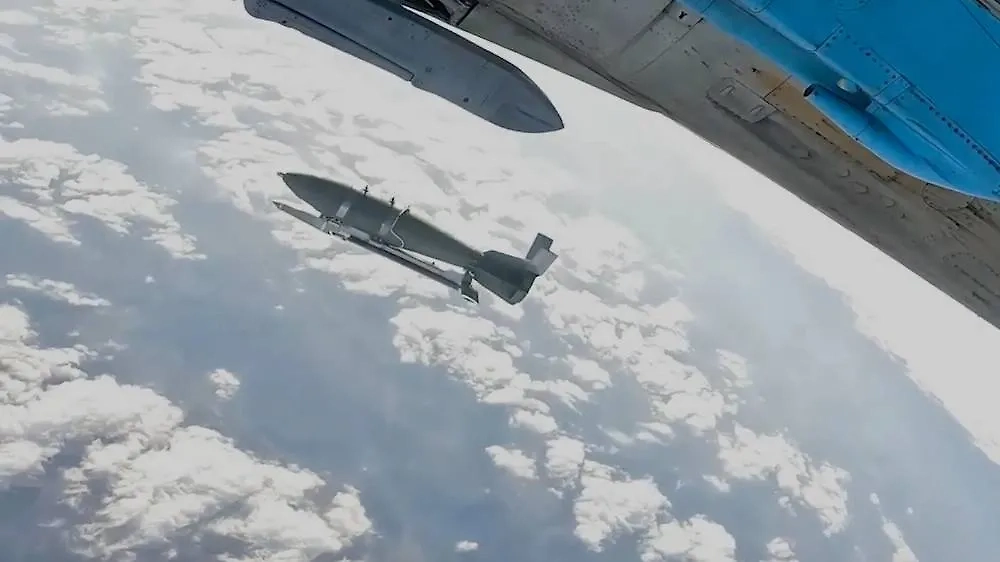Кадр запуска ФАБ с борта российского самолёта. Фото © ТАСС / Пресс-служба Минобороны РФ