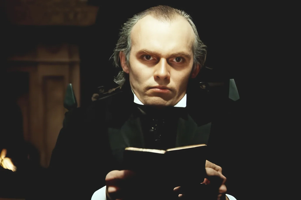 Мориарти — один из немногих из этого списка, кто получил высшее образование. Фото © «Шерлок Холмс и доктор Ватсон: Смертельная схватка» (ТВ, 1980), режиссёр Игорь Масленников, сценаристы Владимир Валуцкий, Артур Конан Дойл / Kinopoisk