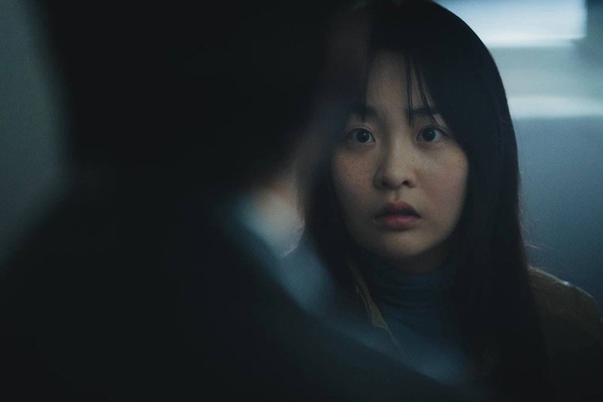 Грустное фэнтези о том, как тяжело терять близкого человека. Дорамы 2025 не перестают держать зрителей в эмоциональном напряжении. Фото © Кадр из фильма «За неделю до моей смерти», режиссёр Ким Хе-ён, Чхве Ха-на и др. / Kinopoisk