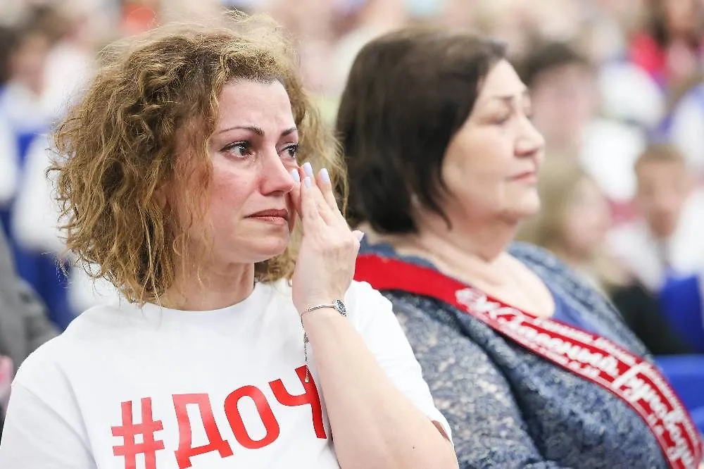 Поздравления на Последний звонок от родителей выпускникам: трогательные, душевные слова. Фото © ТАСС / Дмитрий Феоктистов