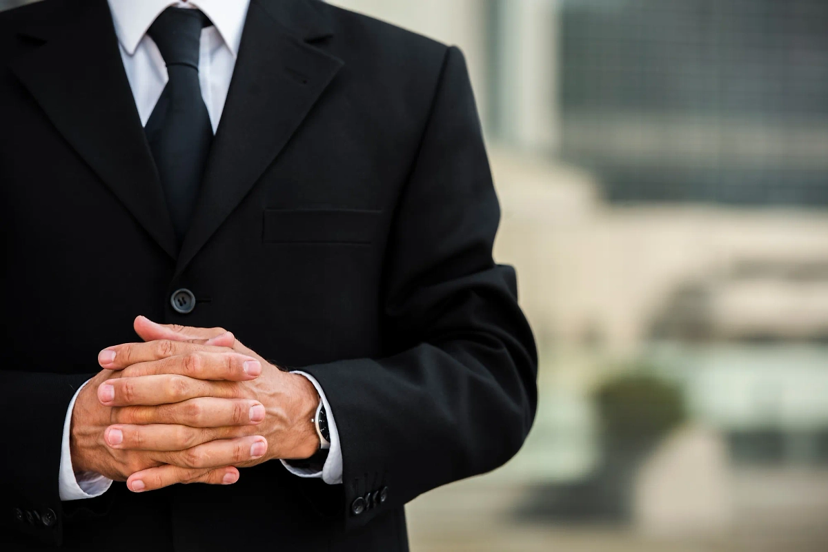 Дипломата нашли мёртвым в Швеции. Обложка © Freepik / freepik