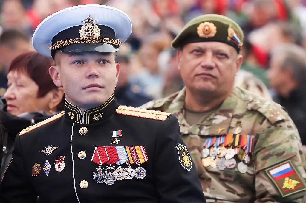 Командир батареи противотанковых управляемых ракет 810-й отдельной гвардейской бригады Иван Жарский. Фото © ТАСС / Сергей Карпухин