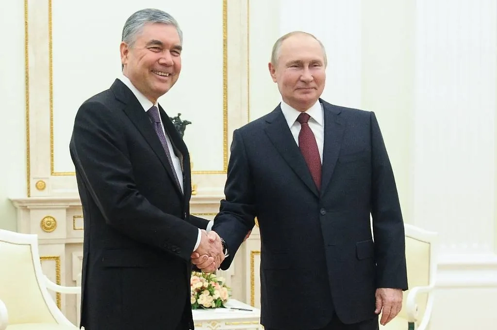 Владимир Путин и Гурбангулы Бердымухамедов. Обложка © ТАСС / Михаил Климентьев