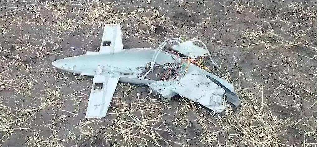 Обломок сбитого дрона. Обложка © Пресс-служба штаба обороны ДНР
