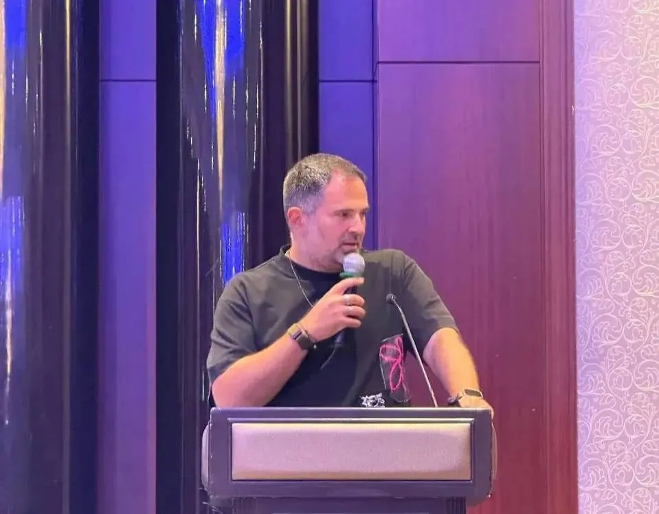 Владимир Смеркис. Обложка © X / Vladimir Smerkis