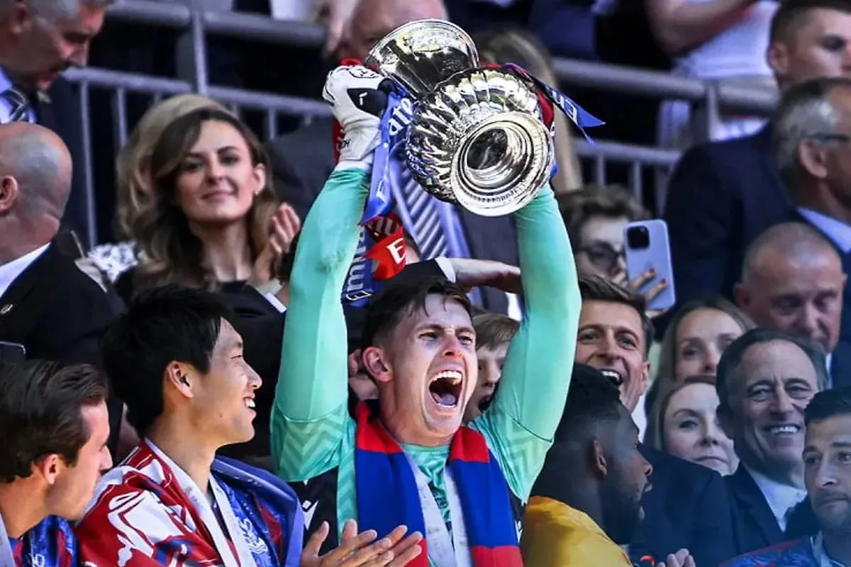 ФК «Кристал Пэлас». Обложка © cpfc.co.uk