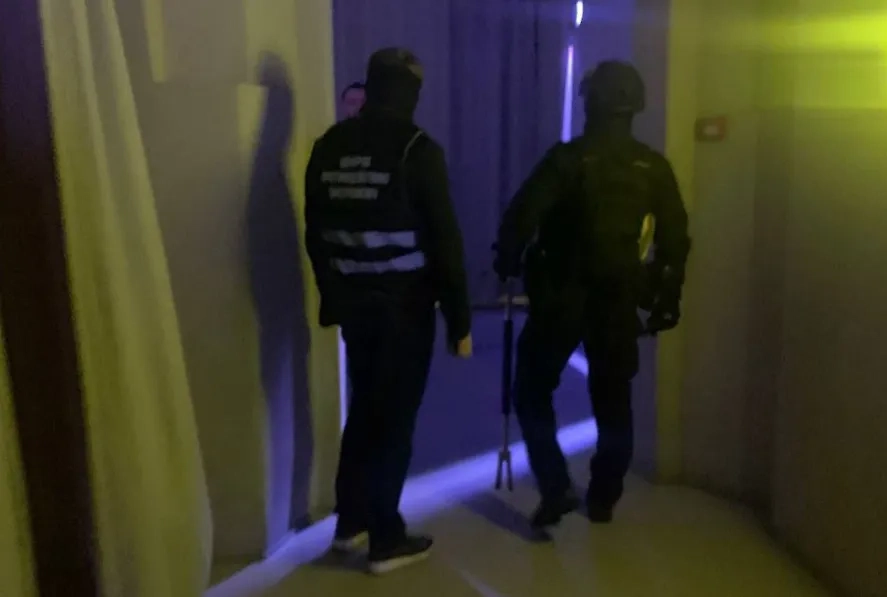 Силовики задержали блогера Мироса. Фото © Telegram / SHOT