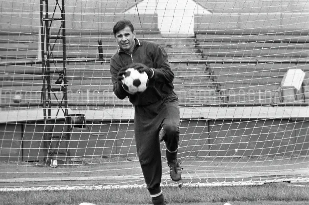 Лев Яшин. Обложка © РИА «Новости» / С. Соловьёв