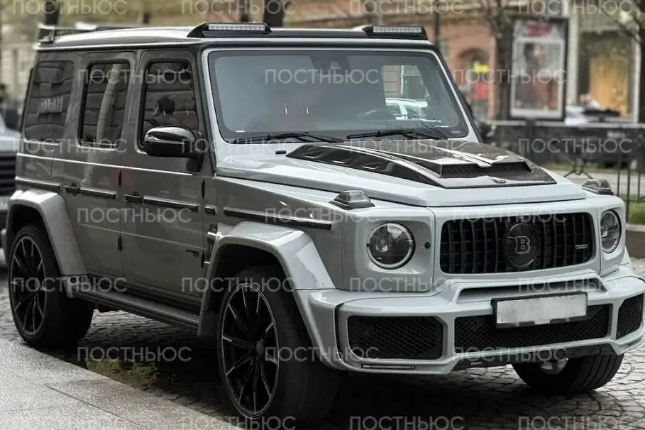 Новая машина футболиста. Фото © «Постньюс»