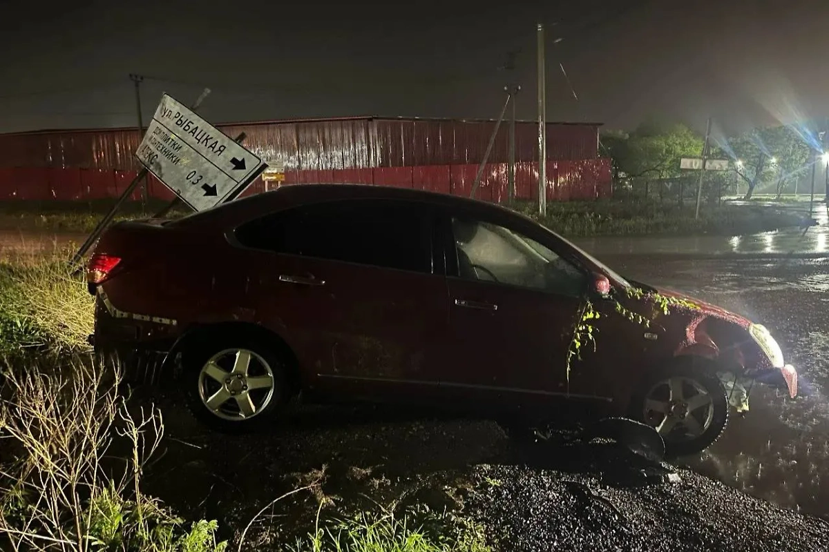 Машина, на которой сбили ребёнка. Обложка © Telegram / Приморский щит