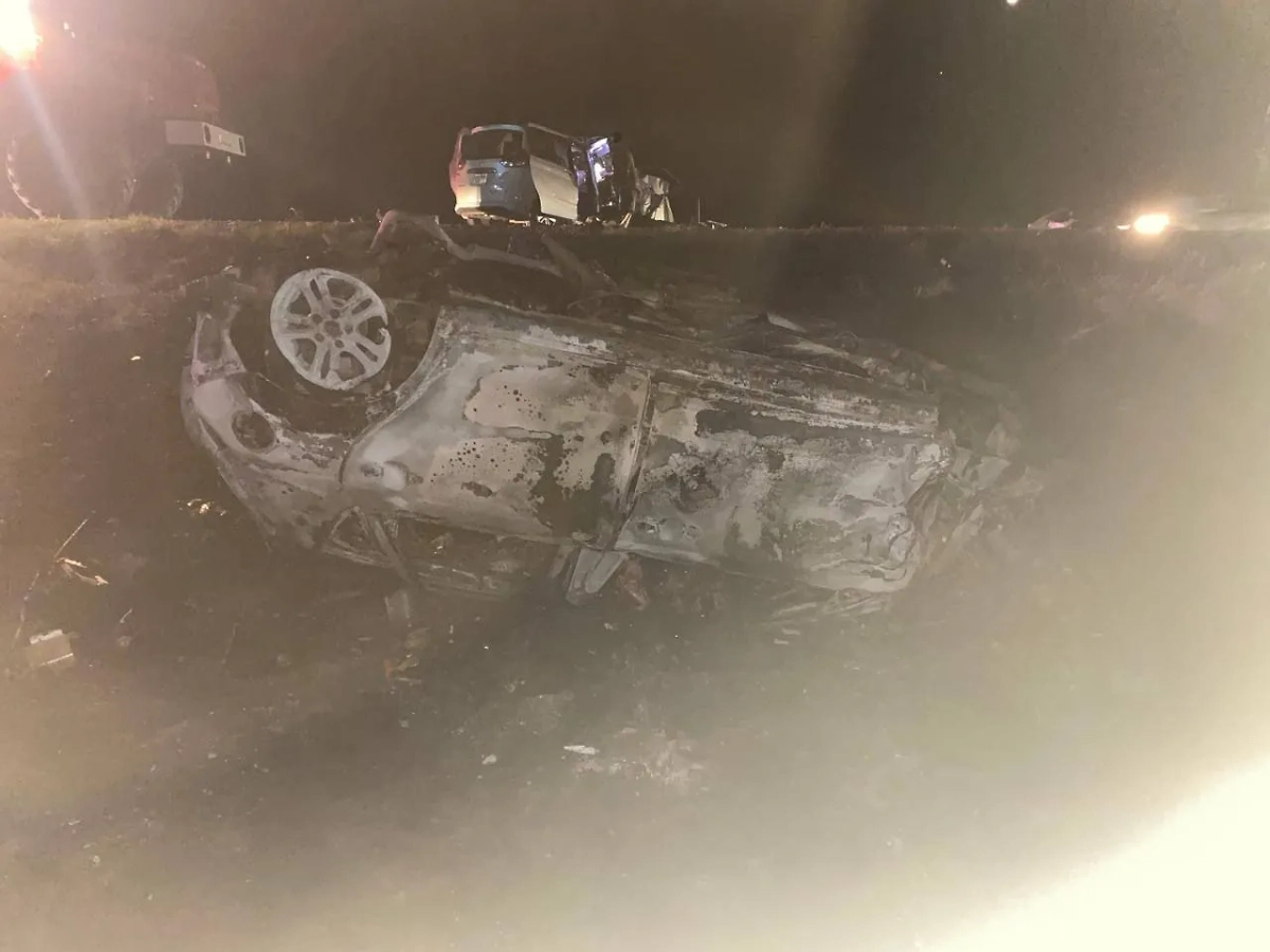 Сгоревшая «Киа Сид». Водитель и два пассажира погибли. Фото © Telegram / Госавтоинспекция Челябинской области