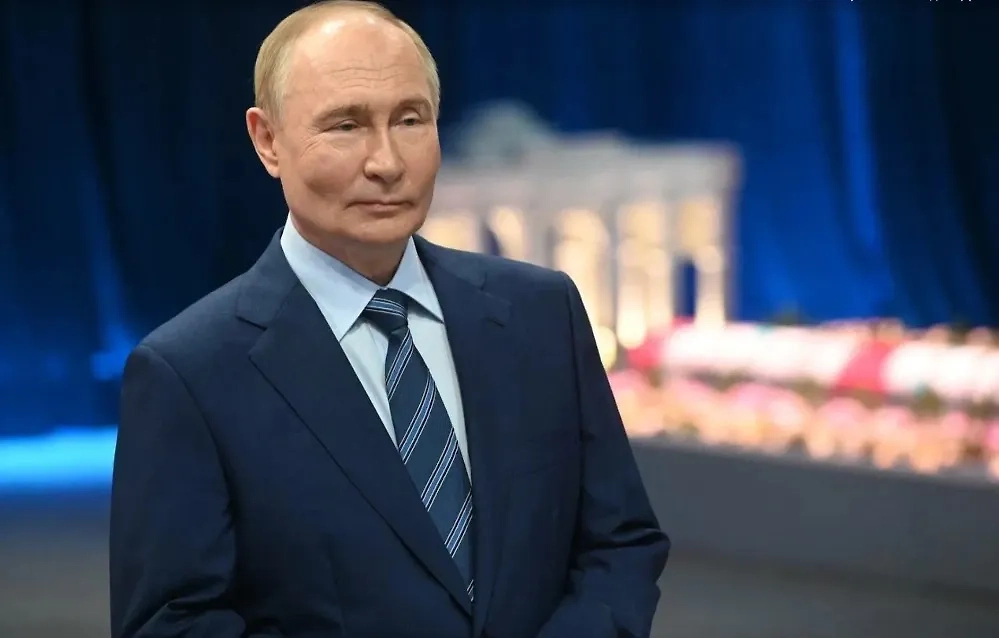 Глава государства Владимир Путин. Обложка © Life.ru