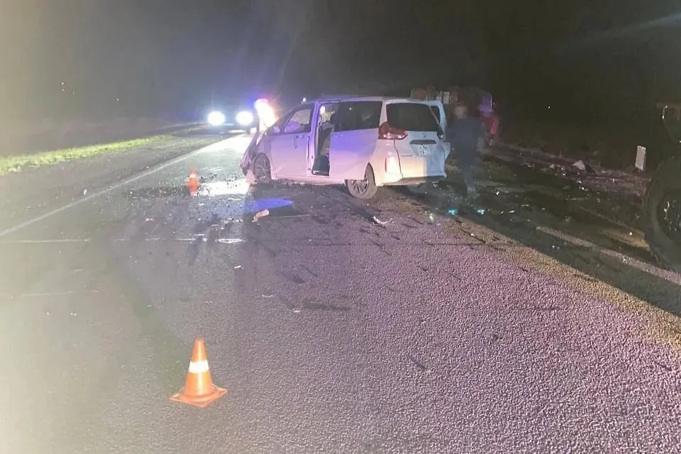 Фото с места смертельного ДТП на 107-м километре трассы Южноуральск–Магнитогорск в Верхнеуральском районе Челябинской области. Обложка © Telegram / Госавтоинспекция Челябинской области