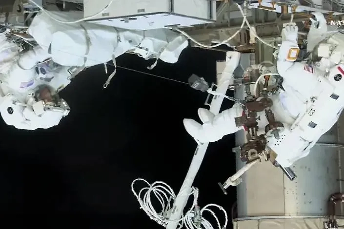 Астронавты NASA. Обложка © NASA