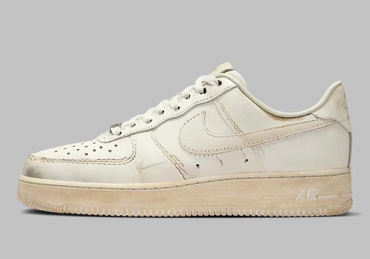 Air Force 1 «Dirty Triple White». Обложка © nike.com