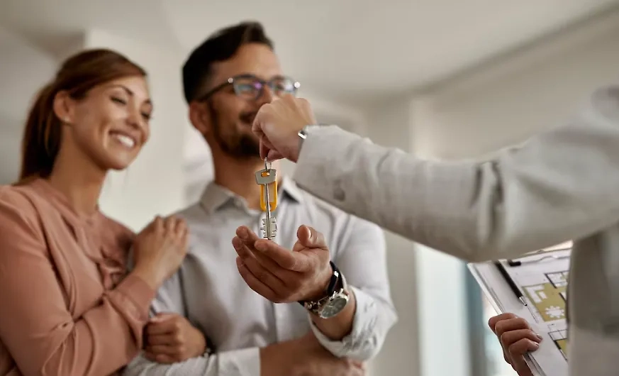 Аренда дома. Обложка © Freepik / Drazen Zigic