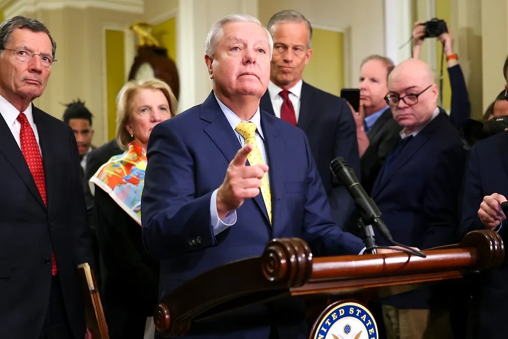 Линдси Грэм*. Обложка © Shutterstock / FOTODOM / Joshua Sukoff