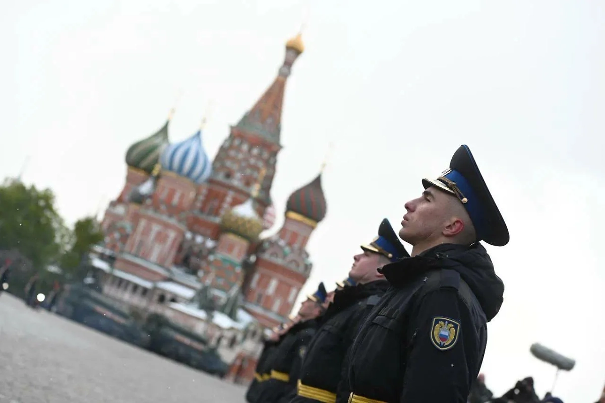 Парад Победы на Красной площади. Обложка © Life.ru