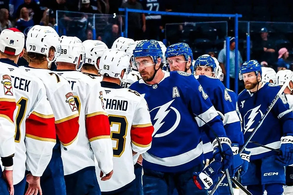 «Тампа-Бэй» второй год подряд проиграла «Флориде» в первом раунде плей-офф НХЛ. Обложка © X / NHL  