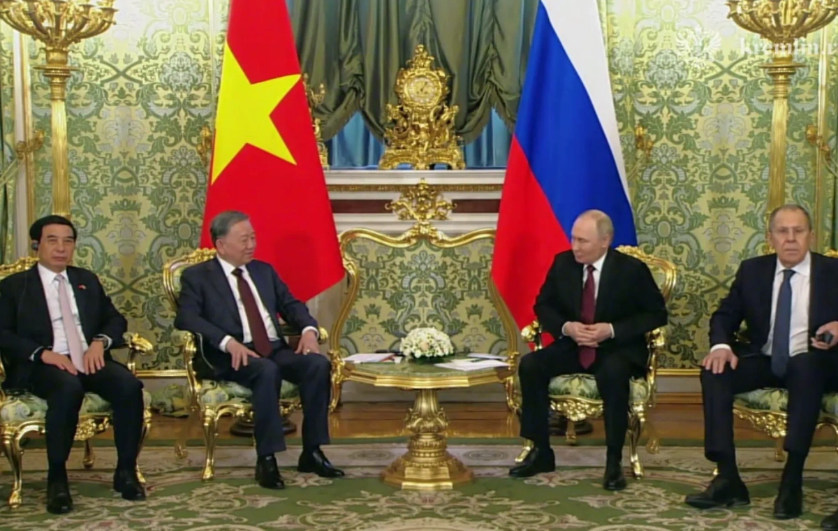 В Большой Кремлёвский дворец прибыл То Лам. Видео © Telegram / Кремль. Новости