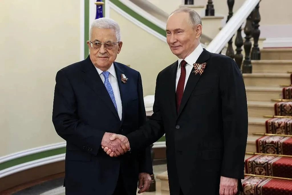 Владимир Путин и Махмуд Аббас. Обложка © ТАСС / Михаил Метцель