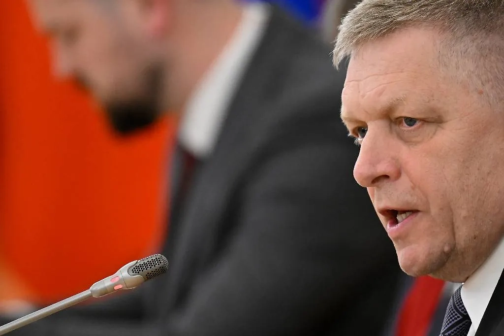 Роберт Фицо. Обложка © ТАСС / EPA / AFP POOL / ALEXANDER NEMENOV