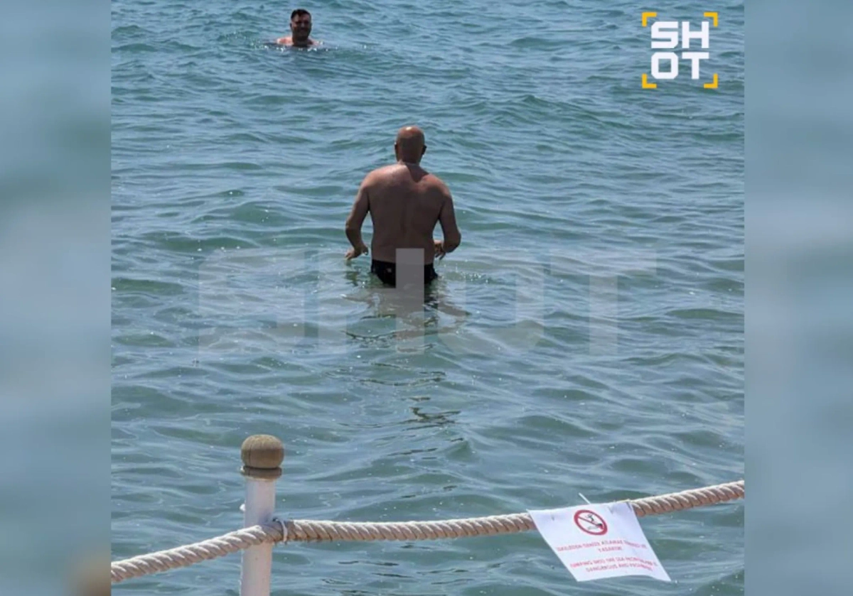 Предупреждающая табличка о запрете прыжков появилась через пять дней. Фото © SHOT