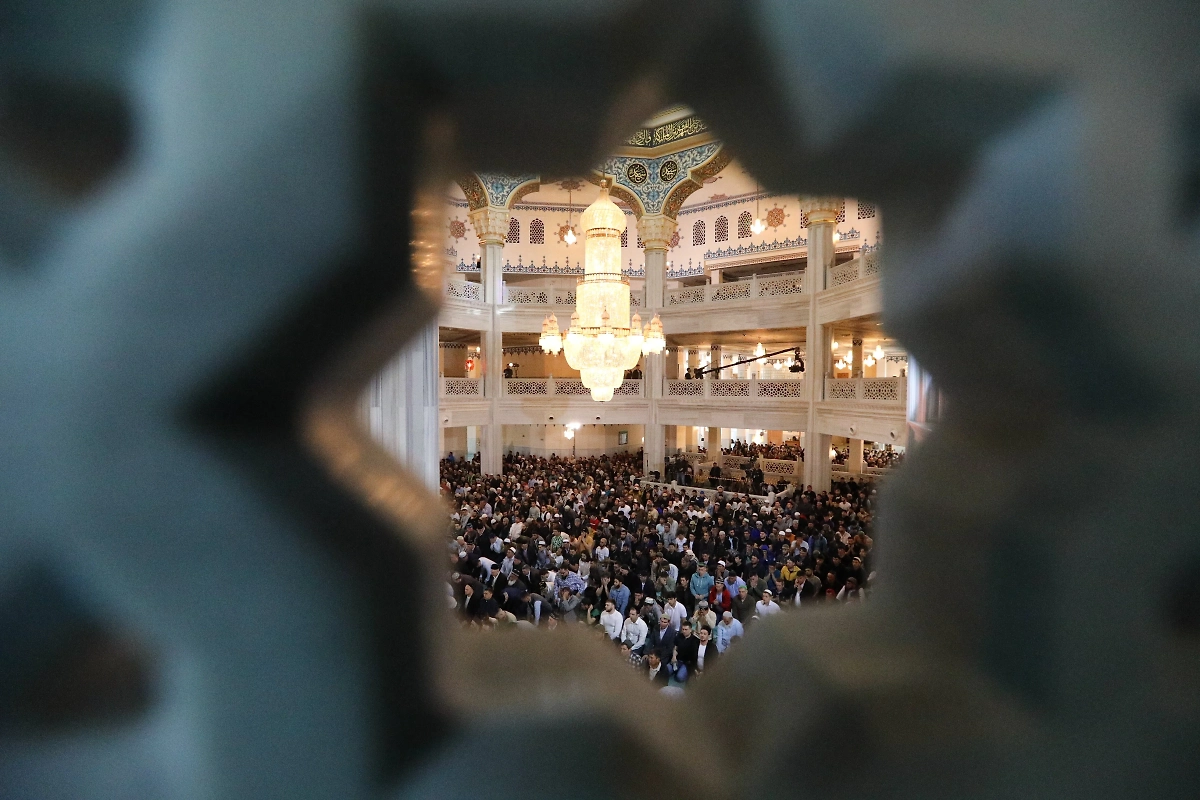 В Курбан-байрам читается праздничный намаз. Фото © АГН «Москва» / Артур Новосильцев