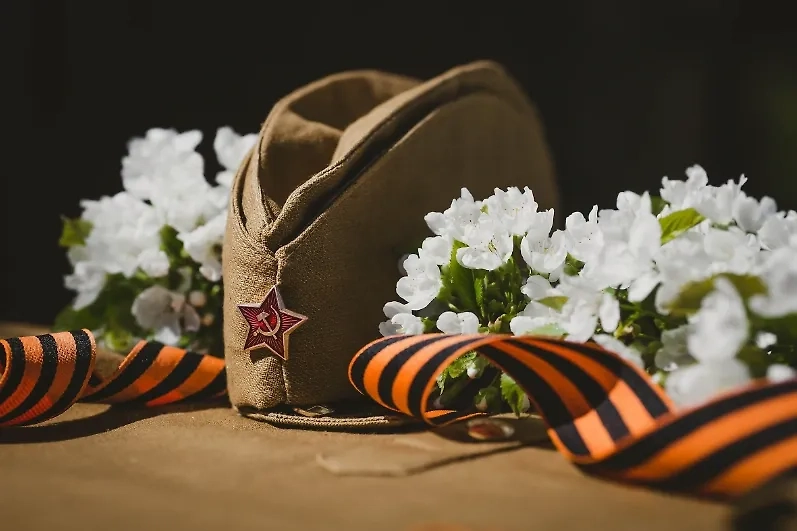 С подростком, отправившим в проект «Лица Победы» фото порноактёра, работает МВД. Обложка © Shutterstock / FOTODOM / PhotoJuli86 