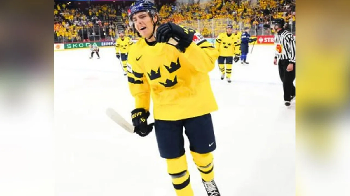 Сборная Швеции обыграла команду Финляндии в матче чемпионата мира по хоккею. Обложка © X / IIHF