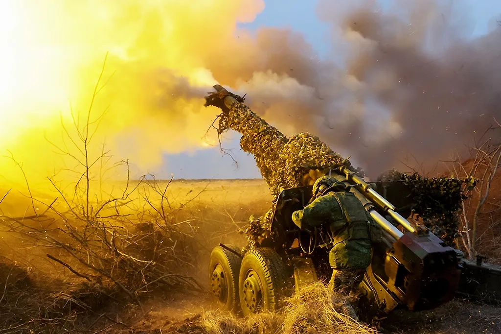 Армия России уничтожает позиции ВСУ по берегам Миролюбовского водохранилища на реке Казённый Торец. Обложка © ТАСС / Александр Полегенько