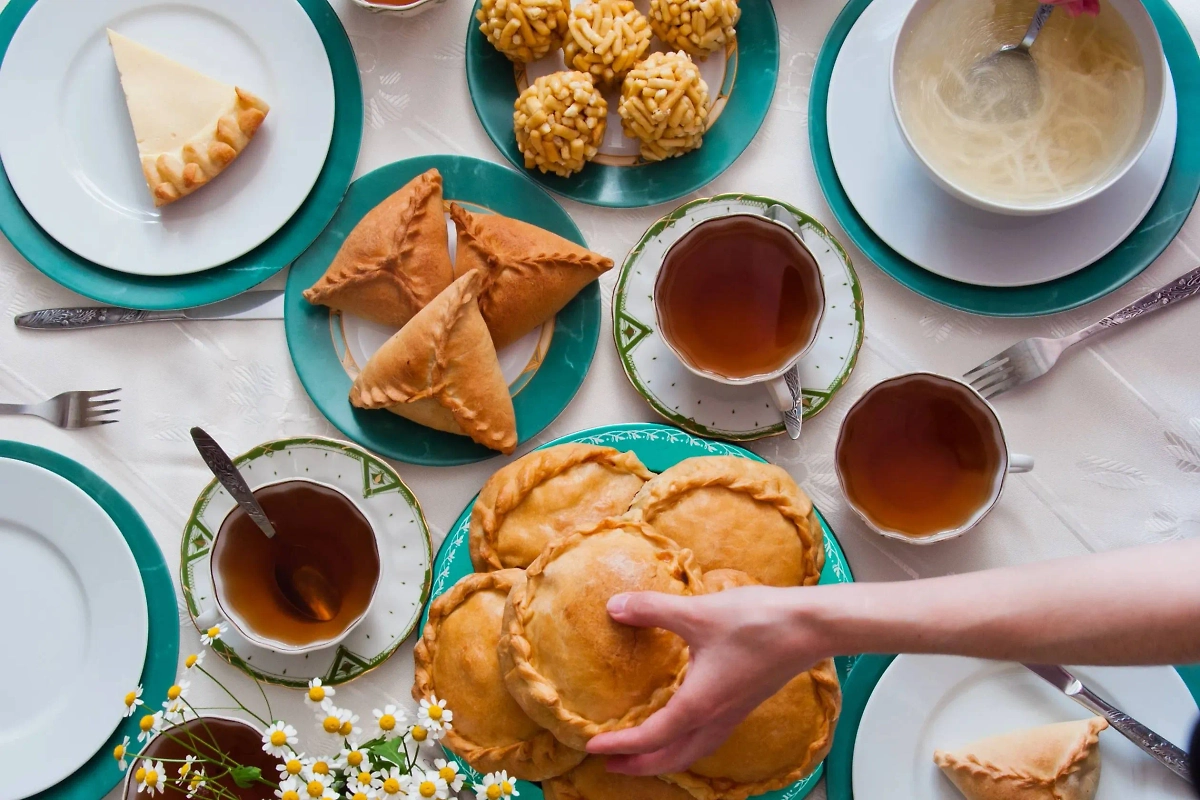 На Курбан-байрам принято накрывать богатый стол. Фото © Shutterstock / FOTODOM / Letterberry