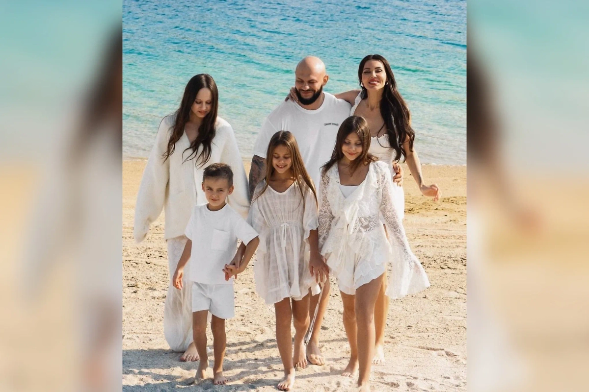 Джиган, Оксана Самойлова и их дети. Обложка © Instagram (признан экстремистской организацией и запрещён на территории Российской Федерации) / samoylovaoxana