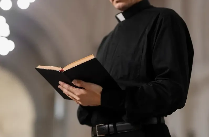 В США пастора уличили в изнасиловании прихожанки. Обложка © freepik.com / freepik