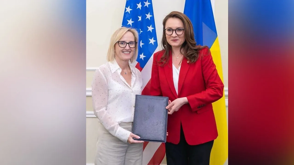 Джули Дэвис и Юлия Свириденко. Фото © Facebook (признан экстремистской организацией и запрещён на территории Российской Федерации) / Юлия Свириденко