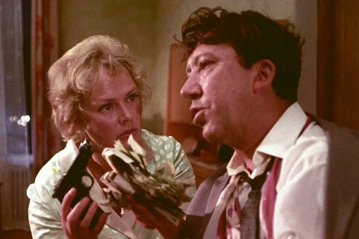 Нина Гребешкова и Юрий Никулин. Обложка © Кадр из фильма «Бриллиантовая рука» (1968), реж. Леонид Гайдай / kinopoisk