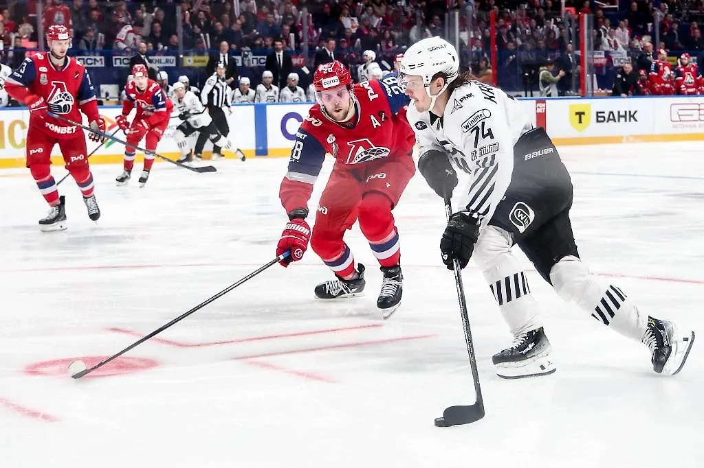 Фрагмент первого матча финальной серии Кубка Гагарина между «Локомотивом» и «Трактором». Фото © ТАСС / Александр Щербак