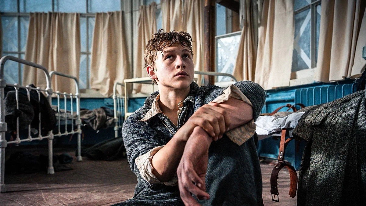 «Группа крови», фильм 2025 года — история о детях-донорах в лагере смерти. Обложка © Кадр из фильма «Группа крови», режиссёр Максим Бриус, сценаристы Мария Ошмянская, Александр Иванов, Александр Пайгалик и др. / Kinopoisk