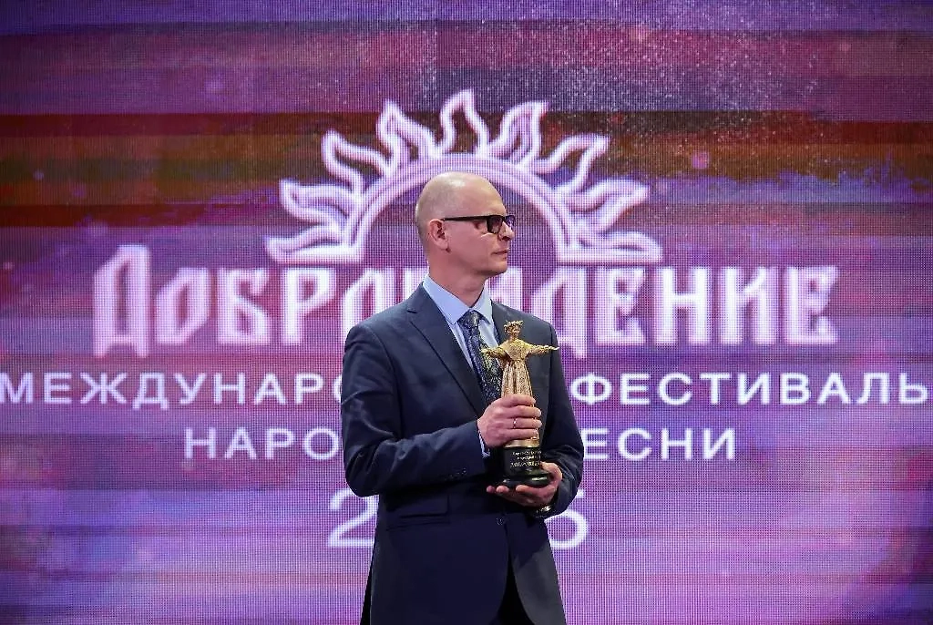 Главный балетмейстер хора им. Пятницкого Геннадий Пузаков во время вручения народной национальной премии «Добровидение — 2025» в Центральном доме Российской армии им М.В. Фрунзе. Фото © ТАСС / Евгений Мессман